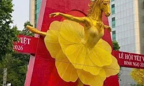 Linh vật ngựa ở TPHCM bị “mặc váy” bằng AI, chủ tài khoản Facebook lãnh phạt