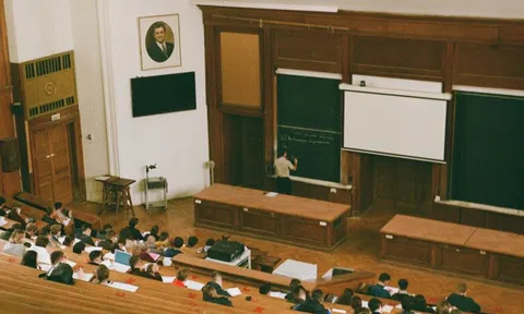 Không phải tiếng Anh, đây là 3 ngôn ngữ AI khuyên nên học ngay nếu muốn kiếm tiền trong 5 năm tới