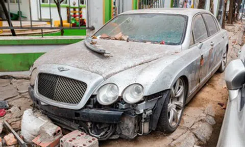 Xe siêu sang Bentley giá 20 tỷ bỏ hoang trên vỉa hè Hà Nội hơn 11 năm