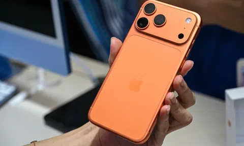 iPhone màu đỏ sắp thành xu hướng