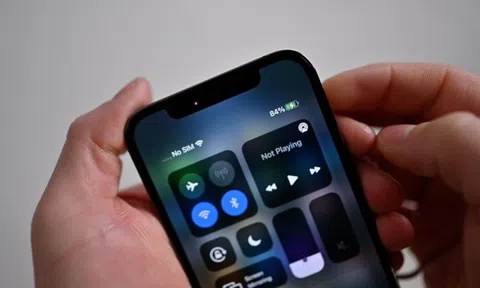 Tôi đã tìm thấy lý do pin iPhone cứ "tụt ầm ầm" xuống còn 20% khi để qua đêm: Dưới đây là cách khắc phục