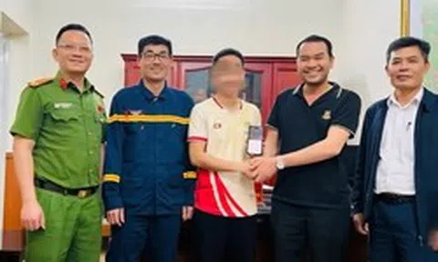 Cán bộ công an bất ngờ nhận được số tài khoản lạ chuyển tới nửa tỉ đồng