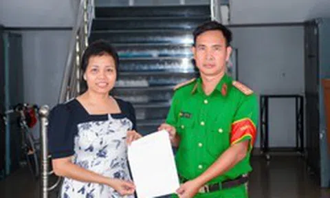 Sau khi chuyển khoản thành công 9.999.999 đồng, người phụ nữ SN 1983 kiểm tra tài khoản rồi vội báo công an