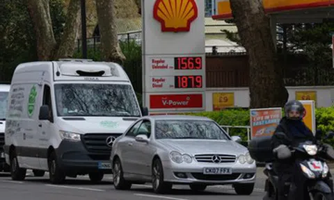 Khuyến cáo bất ngờ giữa thời bão giá nhiên liệu: Lái xe chậm để tiết kiệm tiền