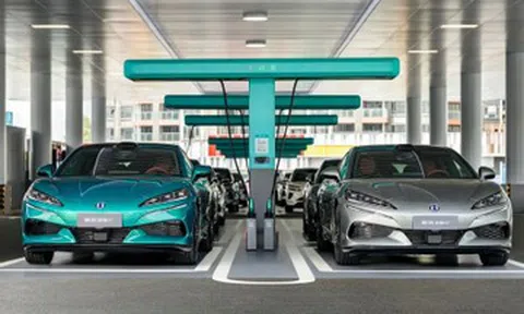 BMW cảnh báo công nghệ sạc siêu nhanh của xe BYD