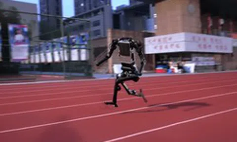 Robot Trung Quốc chạy 100m chỉ mất 10 giây
