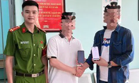 Sau khi chuyển khoản thành công 355.695.000 đồng, người đàn ông SN 1996 ở Hà Nội kiểm tra tài khoản rồi vội báo công an