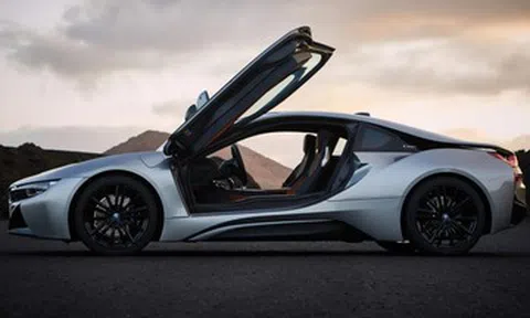 Nữ bồi bàn giả danh 'tổng giám đốc' vay mua 10 chiếc xe sang chỉ trong 8 ngày