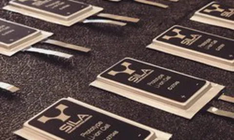 Pin càng 'trâu', máy càng mỏng: Apple, Samsung và Google có đang bỏ lỡ cuộc chơi lớn nhất của smartphone?