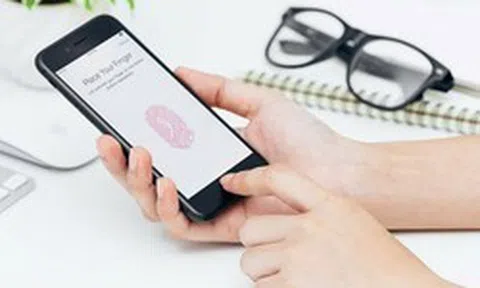 Vì sao không nên sử dụng vân tay, khuôn mặt để mở khóa điện thoại?