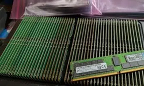 72 thanh RAM suýt bị vứt vào thùng rác, nay có giá hơn nửa tỷ đồng