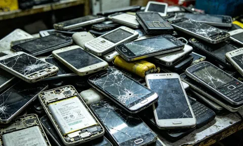 Bong bóng điện thoại cũ tan vỡ