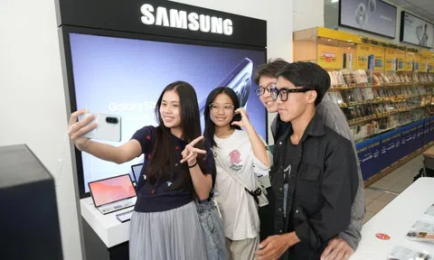 Giới trẻ săn vé đêm nhạc Samsung và quà tặng hợp tác cùng HIEUTHUHAI