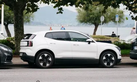 Triệu hồi hơn 10.000 xe Volvo, 4 tháng sau mới sửa được 10 chiếc, chủ xe 'dài cổ'