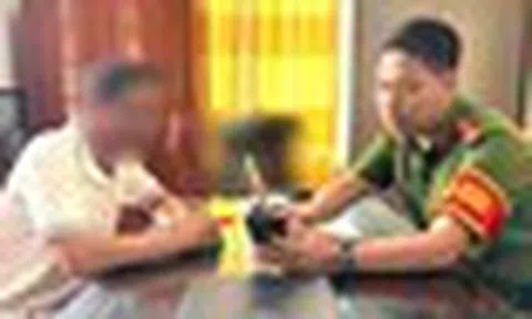 Chuyển khoản 30.000 đồng cho shipper, người đàn ông liền nhận thông báo: "Tài khoản ngân hàng sẽ tự động trừ 3,5 triệu đồng/tháng"