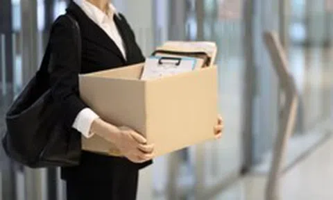 Tốn công xin vào ngân hàng để rồi bị đuổi “phút mốt” vì AI: Nỗi đau của hàng nghìn nhân sự ngành tài chính khi công ty lãi kỷ lục nhưng vẫn sa thải lao động