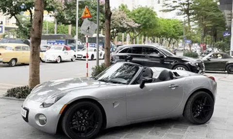 Xe Pontiac Solstice hàng hiếm đời sâu 20 năm tuổi tại Hà Nội giá bán gần 2 tỷ