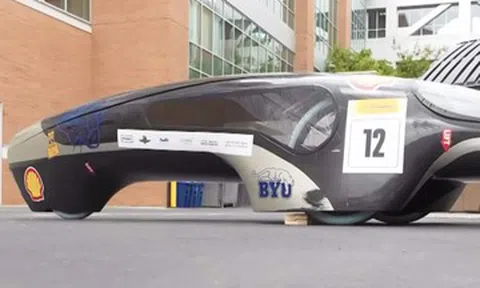 Sinh viên Mỹ chế tạo ô tô siêu nhỏ chạy 912km chỉ tốn 1 lít xăng