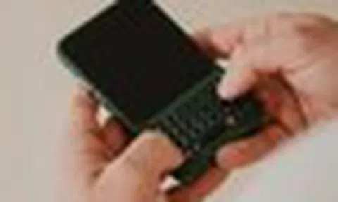 Sau 20 năm, người dùng bỗng quay lưng với những chiếc điện thoại hiện đại nhất thị trường: Chuyện gì đây?