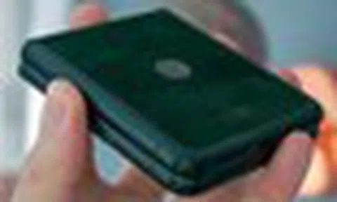 “Điện thoại nắp gập” kinh điển được Motorola mang trở lại Việt Nam, rất đáng sở hữu lúc này