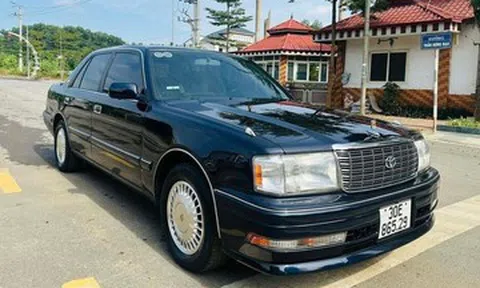 Toyota Crown JZS155 1997 giá 880 triệu, hàng hiếm hút người mê sedan Nhật cổ