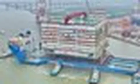 Trung Quốc thả công trình nặng 25.000 tấn, cao tương đương tòa nhà chung cư 15 tầng xuống biển: Để làm gì?