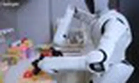 Chỉ cần nhìn robot Trung Quốc "rán quả trứng" này thôi là tất cả chúng ta có thể thở phào nhẹ nhõm