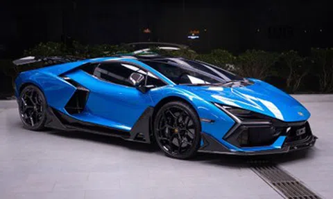 Đại gia Sài Gòn chi triệu USD mua siêu xe Lamborghini Revuelto màu độc