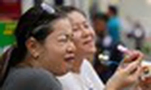 Trong lúc châu Âu “nóng vật vã", người châu Á lại "vui ngỡ ngàng" vì điều chỉ có trong mơ này thế mà lại xảy ra
