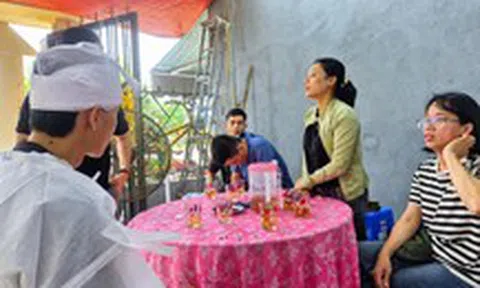 ‘Tài khoản em còn có nhiêu đây...’ và 10.000 đồng lay động lòng người