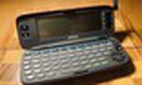 Ngày xưa ai mà dùng chiếc Nokia 9000 Communicator này thì "sang chảnh" kém gì iPhone 17 Pro Max bây giờ