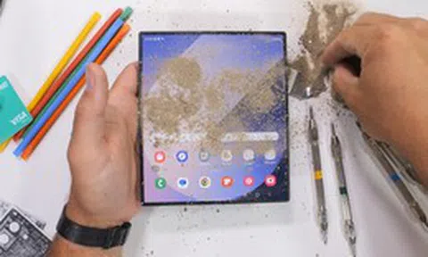 Rào cản lớn nhất của điện thoại gập không phải giá, và Samsung đã có kinh nghiệm 7 năm để giải điều đó