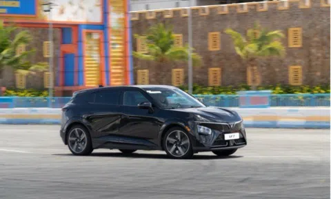 VinFast VF 7 lăn bánh chỉ từ hơn 700 triệu đồng: Không có đối thủ trong phân khúc C-SUV