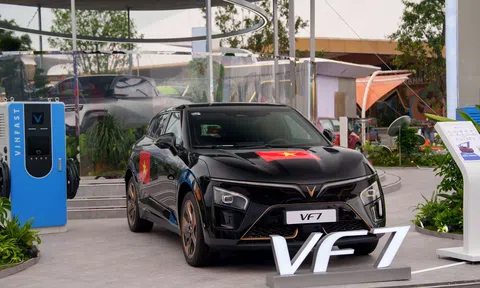 Tăng tốc phấn khích, ADAS cứu nguy giữa bão: Những trải nghiệm khiến khách Việt mê mẩn VinFast VF 7