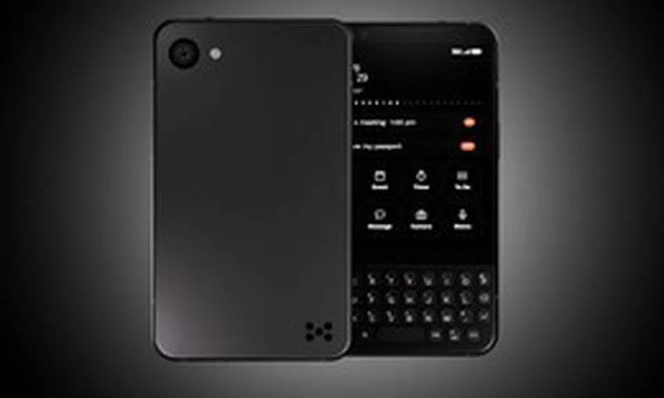 Lại thêm điện thoại giống BlackBerry xuất hiện: Thiết kế tối giản, vỏ nhôm nhỏ gọn, người Việt muốn mua cũng rất khó