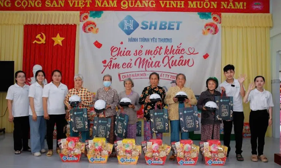 SHBET:“Trao tặng tình thương - sẻ chia ấm áp”